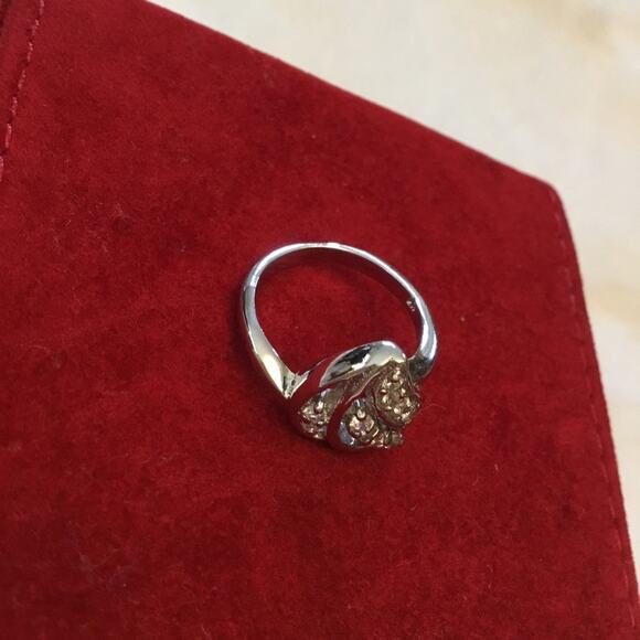 Sterling Silver Flower Crystals Ring - Picture 4 of 6